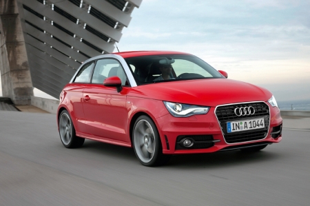 The new Audi A1 completed the Audi hat-trick in this year’s “Auto Trophy” poll,
and scored a second notable success immediately afterwards: the “Golden Steering Wheel”. In the “Auto Trophy” it attracted 28.7 percent of the votes in the “Small cars” category.