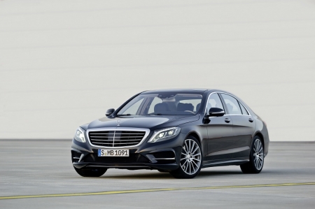 In fact, the car has been widely received, with quite a number of orders already placed for Mercedes-Benz's latest version of its flagship luxury limousine. Three variants will be made available namely the S400 HYBRID, S500 and S350 BlueTEC. All models boast class-leading efficiency and up to 20 percent lower fuel consumption than the outgoing model series, with the engines meeting the requirements of the Euro 6 emissions standard. In addition to this, the S400 HYBRID and S350 BlueTEC meet the strict criteria of efficiency class A.