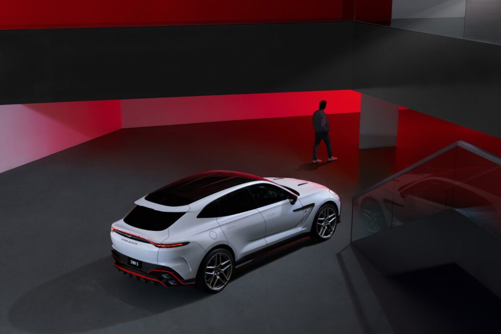 Aston Martin DBX S