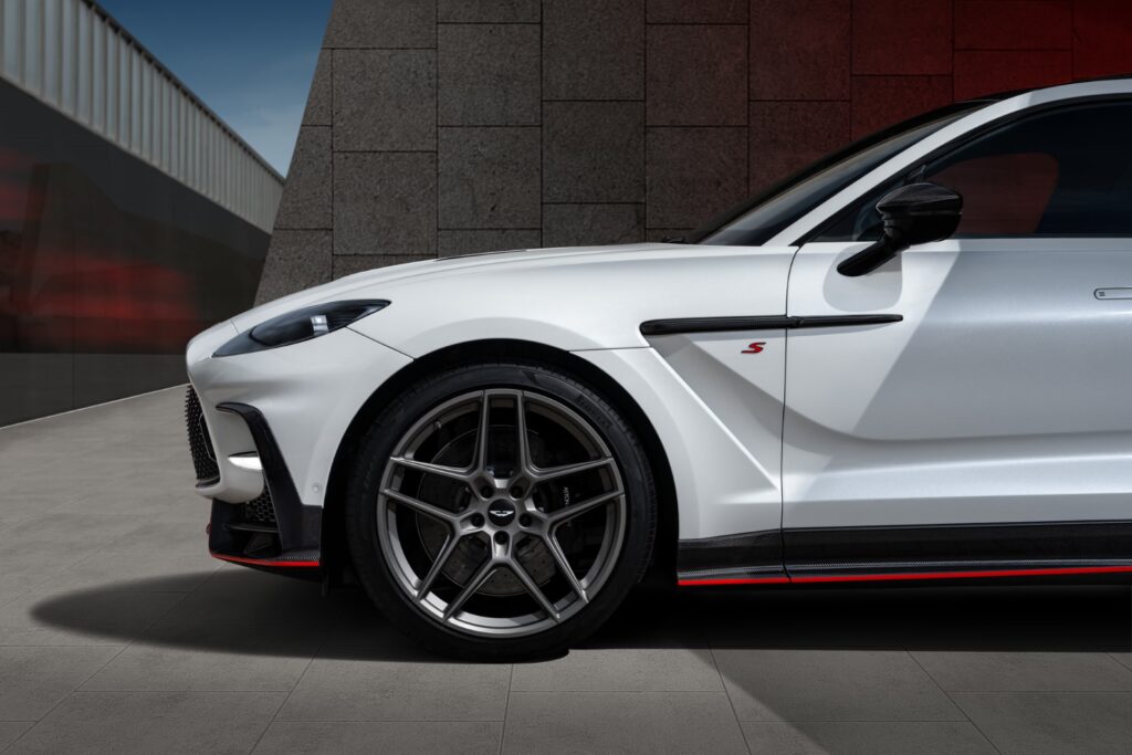 Aston Martin DBX S