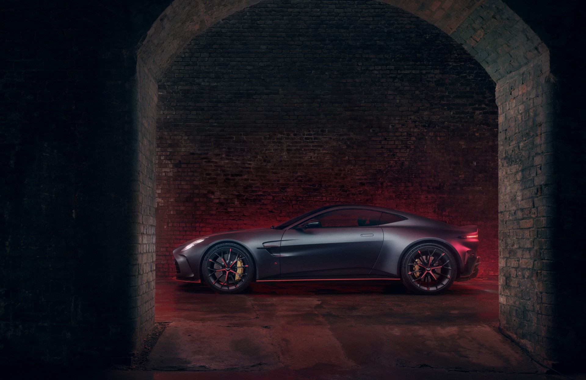 Aston Martin Vantage S