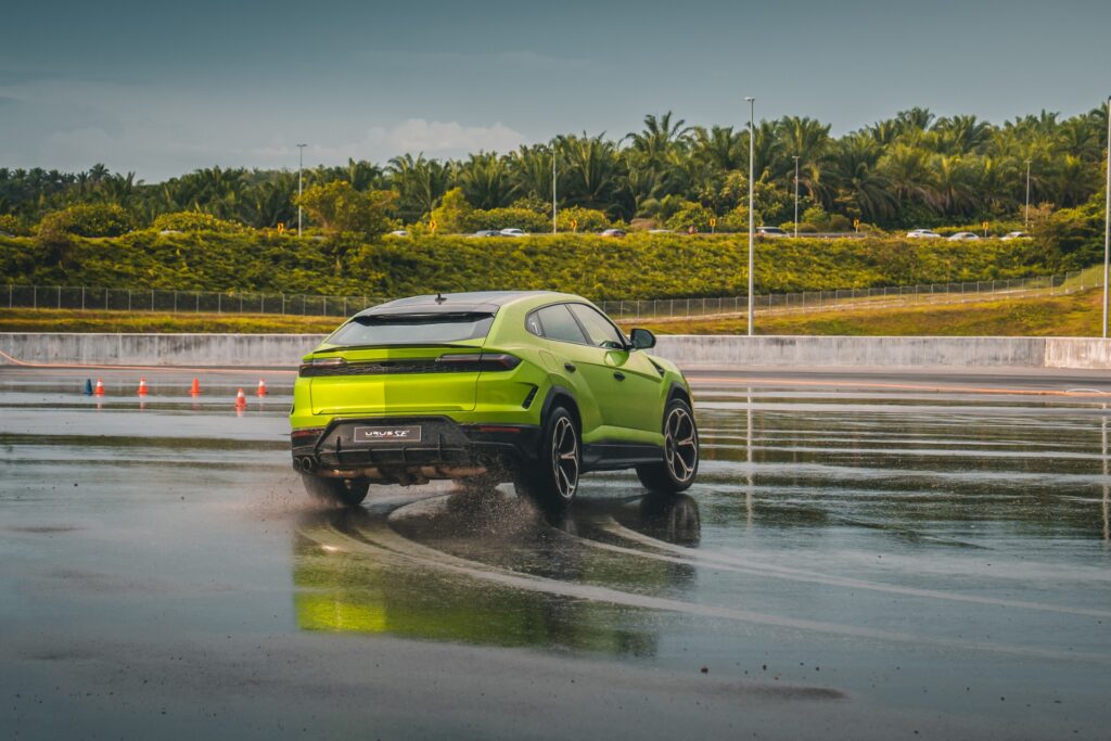 Lamborghini Urus SE on a skidpan