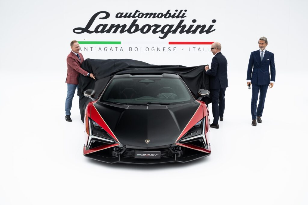 Lamborghini Revuelto SV