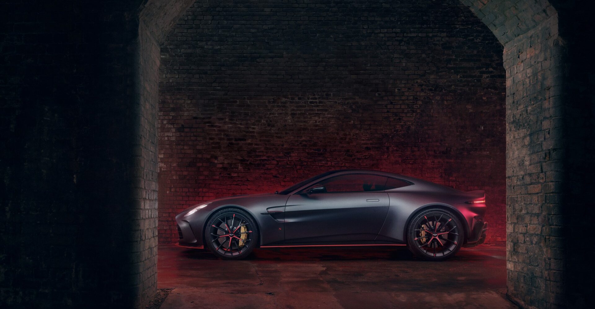 Aston Martin Vantage S
