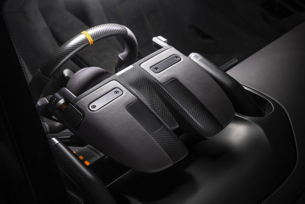 McLaren McL 6GT